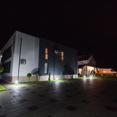 Palm Rezidential Hotel Sebes  Exterior photo