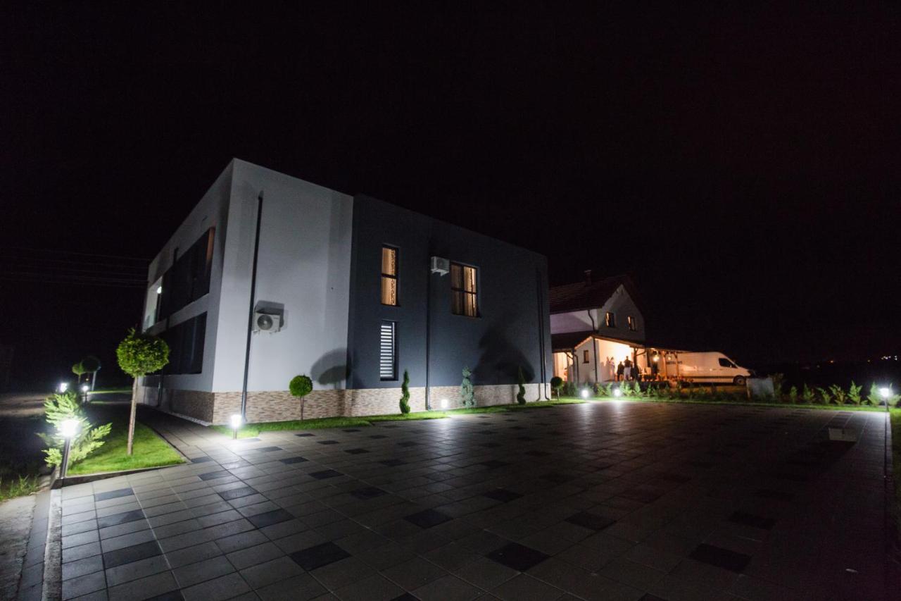 Palm Rezidential Hotel Sebes  Exterior photo
